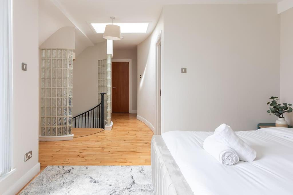 Modern Penthouse Apartment 2 Bed, 2 Bath Sleeps 6 City Centre ベルファスト エクステリア 写真