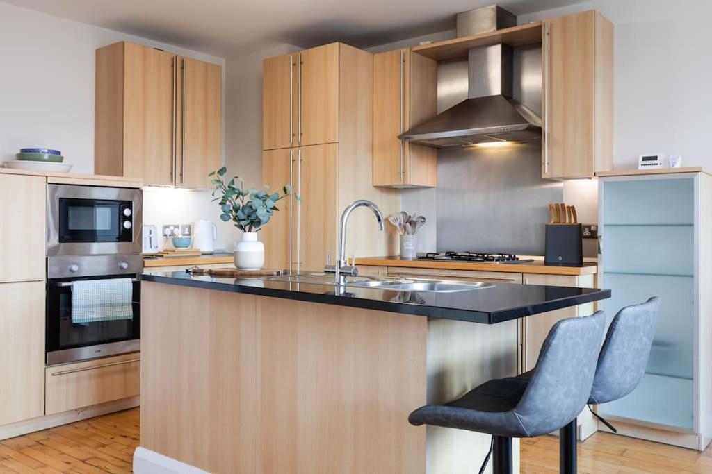 Modern Penthouse Apartment 2 Bed, 2 Bath Sleeps 6 City Centre ベルファスト エクステリア 写真